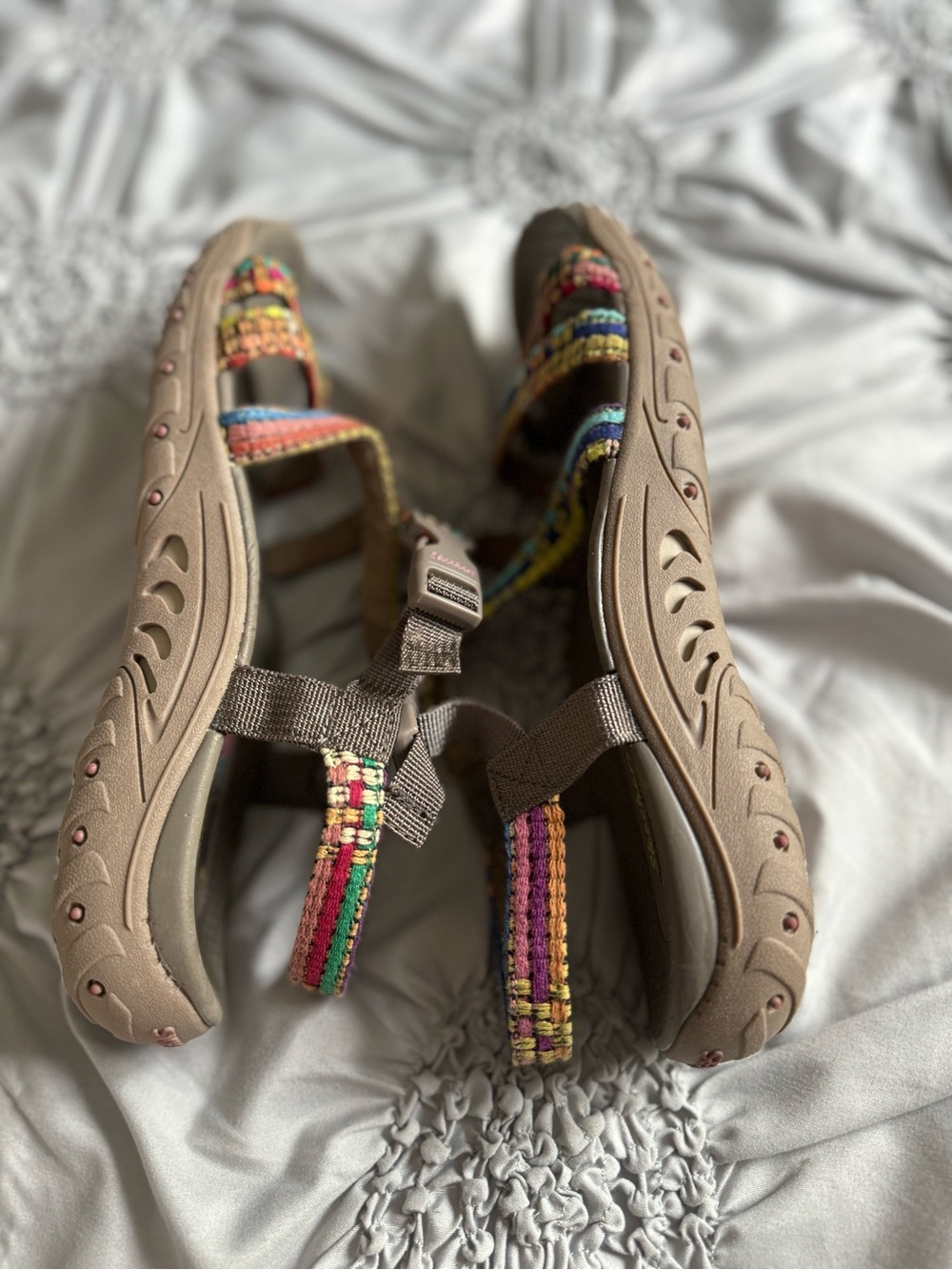 Skechers woman’s Beige Sandals with Multicolor Woven Straps - Picture 7 of 12
